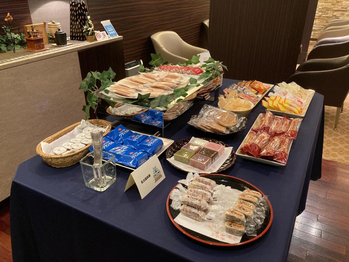 Nagoya Tokyu Hotel Eksteriør bilde A selection of Japanese snacks